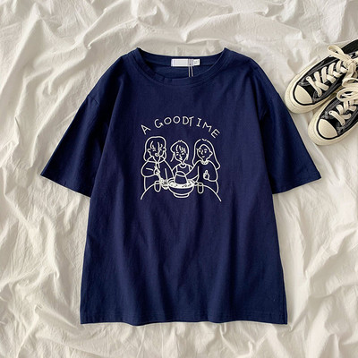 Γυναικείο μπλουζάκι με στρογγυλή λαιμόκοψη και απλικέ