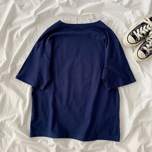 Γυναικείο μπλουζάκι με στρογγυλή λαιμόκοψη και απλικέ