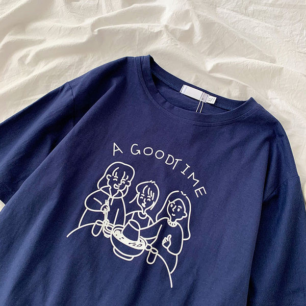 Γυναικείο μπλουζάκι με στρογγυλή λαιμόκοψη και απλικέ