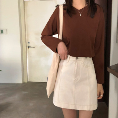 Γυναικεία ανοιξιάτικη μπλούζα με λαιμόκοψη