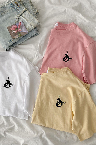 Ženska proljetna majica s aplikacijom i kratkim rukavima