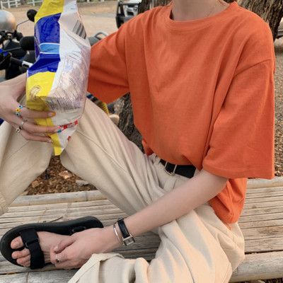 Καλοκαιρινό χαλαρό μπλουζάκι με 3/4 μανίκια και οβάλ ντεκολτέ