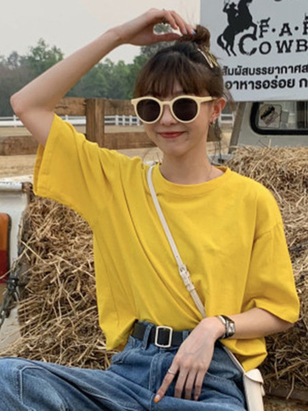 Καλοκαιρινό χαλαρό μπλουζάκι με 3/4 μανίκια και οβάλ ντεκολτέ