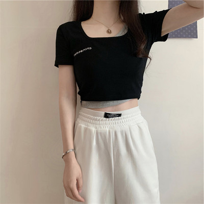 Γυναικείο μπλουζάκι με τετράγωνο λαιμόκοψη και κοντά μανίκια