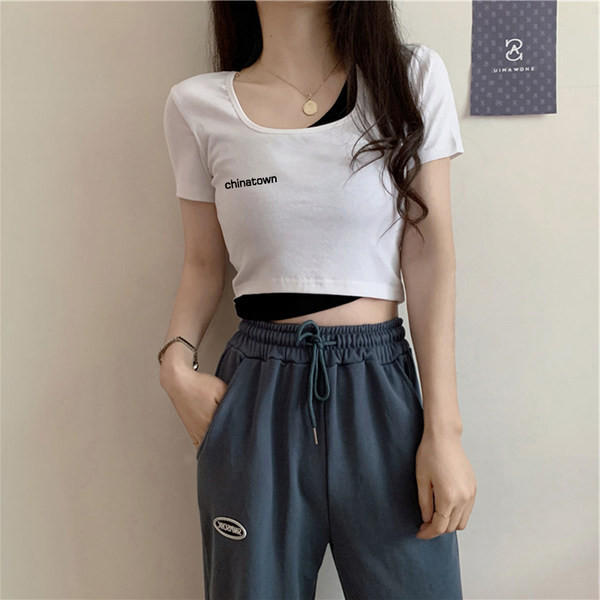 Γυναικείο μπλουζάκι με τετράγωνο λαιμόκοψη και κοντά μανίκια