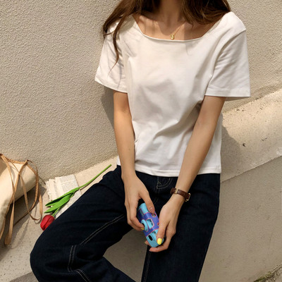 Γυναικείο ρετρό μπλουζάκι με τετράγωνο ντεκολτέ