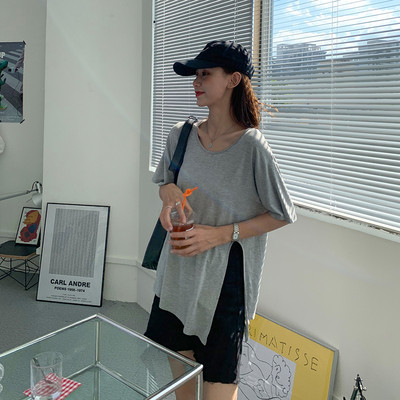 Široka ženska majica s prorezom