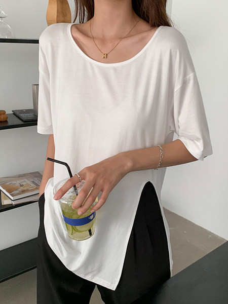 Široka ženska majica s prorezom