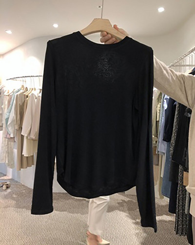 Γυναικεία φαρδιά μπλούζα με οβάλ ντεκολτέ και μακριά μανίκια