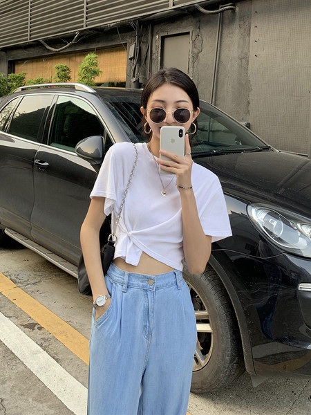 Γυναικείο μπλουζάκι με στρογγυλή λαιμόκοψη - σε δύο χρώματα