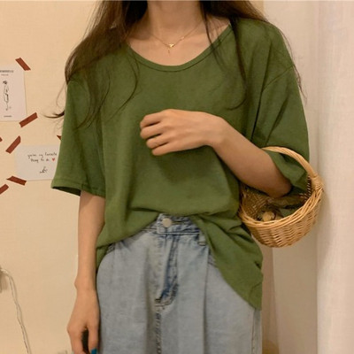 Χαλαρό καλοκαιρινό μπλουζάκι με κοντά μανίκια και οβάλ λαιμόκοψη