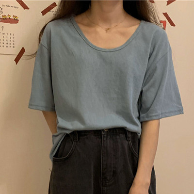 Χαλαρό καλοκαιρινό μπλουζάκι με κοντά μανίκια και οβάλ λαιμόκοψη