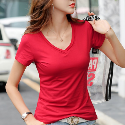 Γυναικείο μοντέρνο μπλουζάκι με λαιμόκοψη και κοντά μανίκια