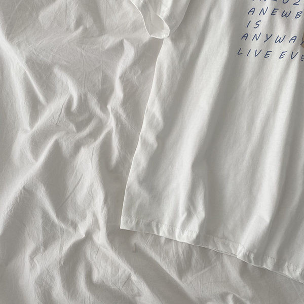 Ženska majica s aplikacijama i kratkim rukavima