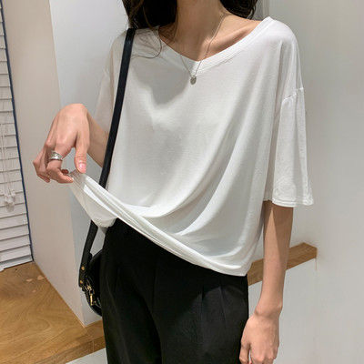 Καλοκαιρινό T-shirt δύο μοντέλα με σχήμα V και οβάλ λαιμόκοψη