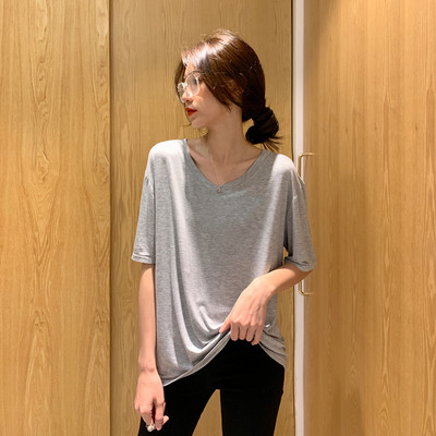 Καλοκαιρινό T-shirt δύο μοντέλα με σχήμα V και οβάλ λαιμόκοψη