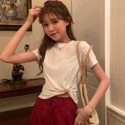 Ženska kratka majica s 3/4 rukavima skupljenim sa strane