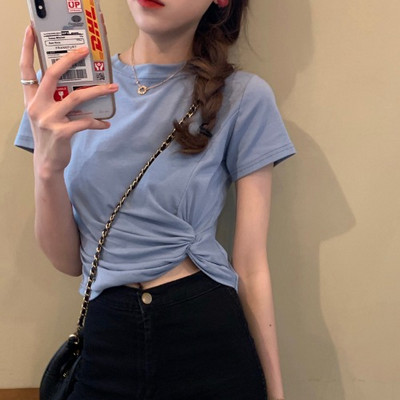 Ženska kratka majica s 3/4 rukavima skupljenim sa strane