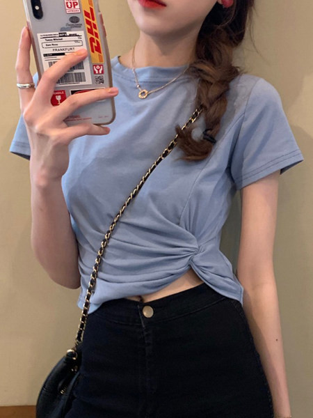 Ženska kratka majica s 3/4 rukavima skupljenim sa strane