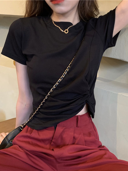 Ženska kratka majica s 3/4 rukavima skupljenim sa strane