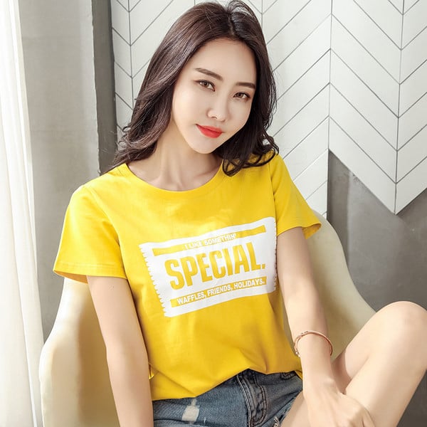 Novi model ženske majice sa ovalnim izrezom i aplikacijom u tri boje