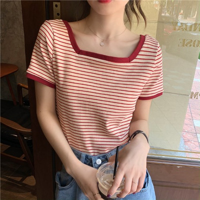 Γυναικείο μπλουζάκι με τετράγωνο ντεκολτέ - κοντά μανίκια