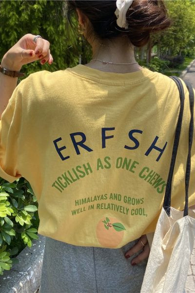 Široka majica s printom u boji na leđima