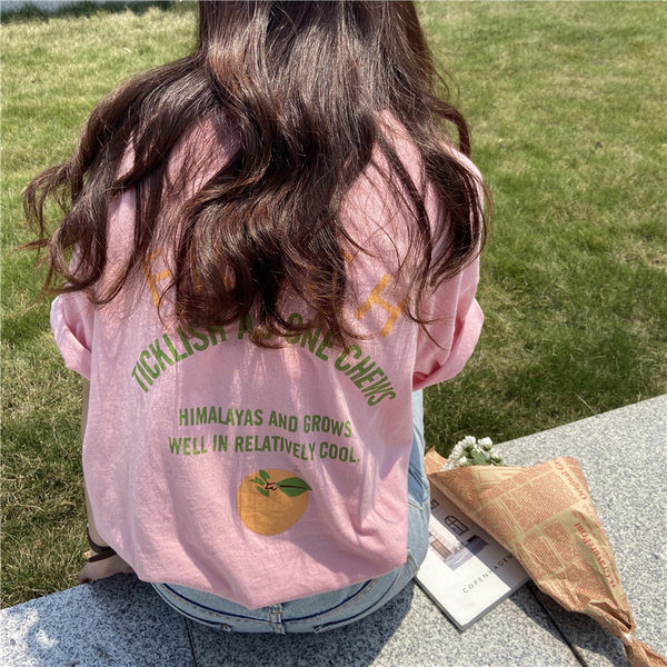 Široka majica s printom u boji na leđima