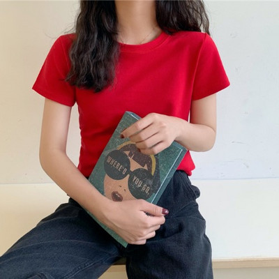 Εντοιχισμένο μονόχρωμο μπλουζάκι με κοντά μανίκια