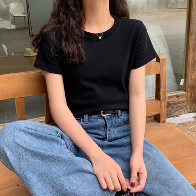 Εντοιχισμένο μονόχρωμο μπλουζάκι με κοντά μανίκια