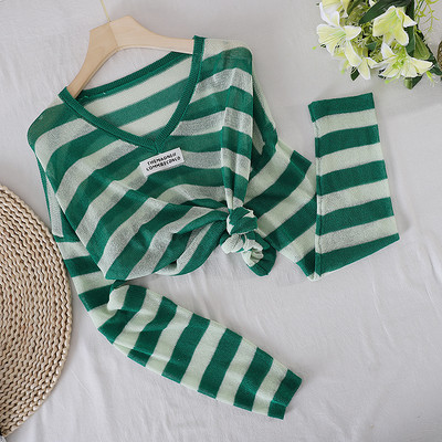 Sieviešu svītraina blūze ar špica kakla izgriezumu trīs krāsās