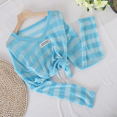 Sieviešu svītraina blūze ar špica kakla izgriezumu trīs krāsās