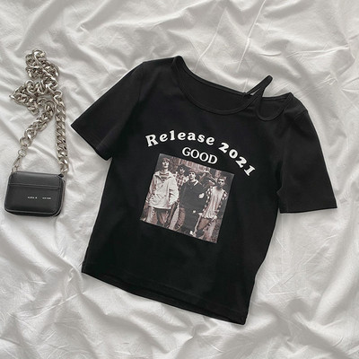 Μοντέρνο γυναικείο μπλουζάκι με απλικέ και κοντά μανίκια