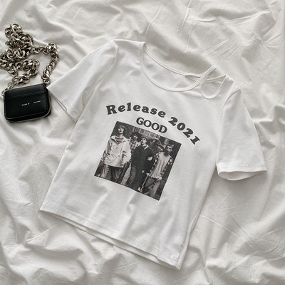 Μοντέρνο γυναικείο μπλουζάκι με απλικέ και κοντά μανίκια