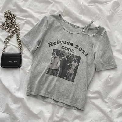 Μοντέρνο γυναικείο μπλουζάκι με απλικέ και κοντά μανίκια