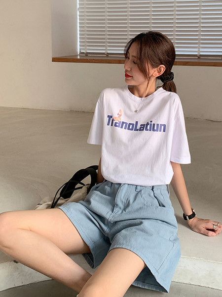 Moteriški laisvalaikio marškinėliai balti su užrašu ir 3/4 rankovėmis