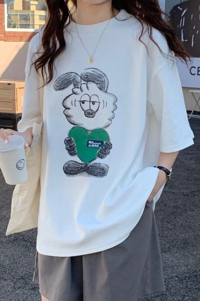 Naujo modelio vasariniai marškinėliai su spalvotomis aplikacijomis