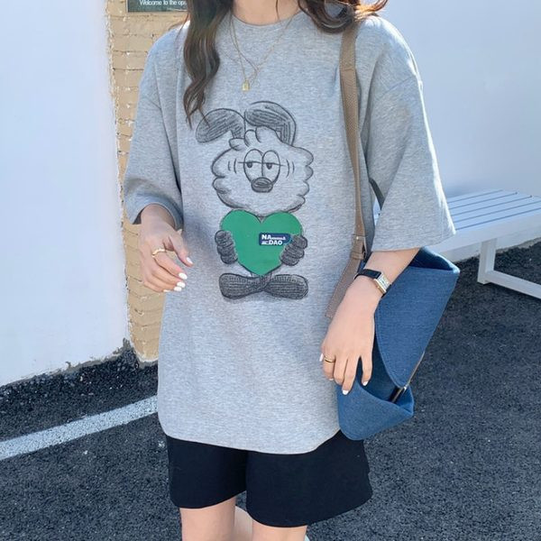 Naujo modelio vasariniai marškinėliai su spalvotomis aplikacijomis