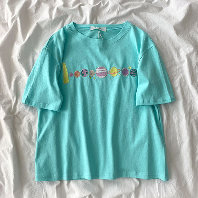 Γυναικείο μπλουζάκι με κέντημα και στρογγυλή λαιμόκοψη