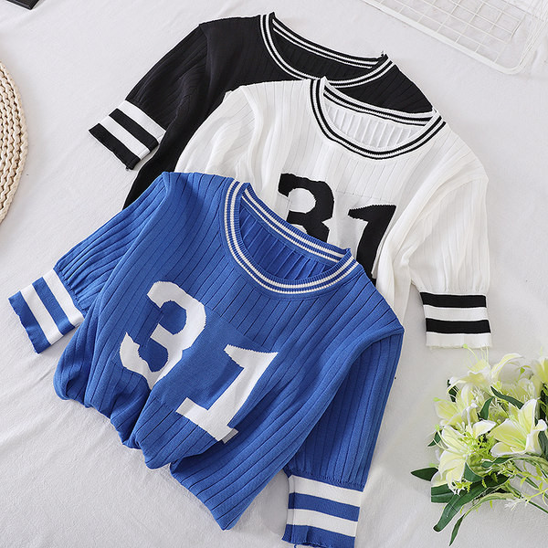 Γυναικεία μπλούζα με οβάλ λαιμόκοψη και κοντά μανίκια σε τρία χρώματα