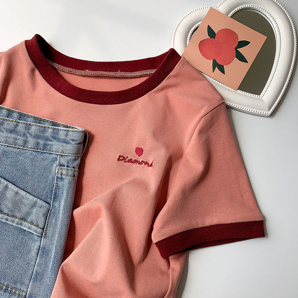 Γυναικείο ροζ μπλουζάκι με κεντήματα και κοντά μανίκια