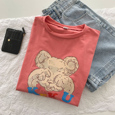 Ženska široka majica s ovalnim izrezom i aplikacijom medvjedića