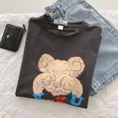 Ženska široka majica s ovalnim izrezom i aplikacijom medvjedića