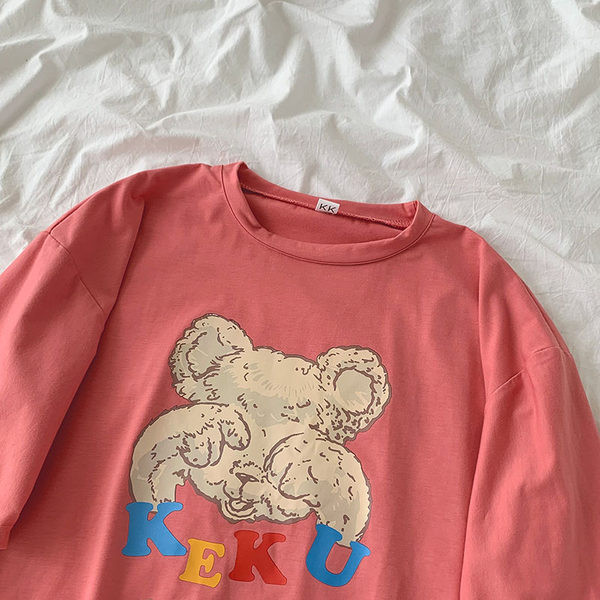 Ženska široka majica s ovalnim izrezom i aplikacijom medvjedića