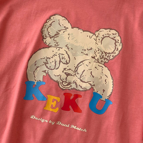 Ženska široka majica s ovalnim izrezom i aplikacijom medvjedića