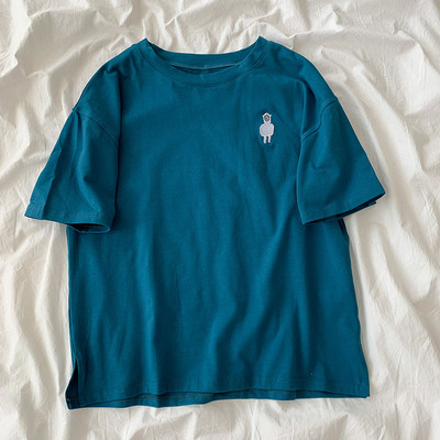 Γυναικείο μπλουζάκι με κοντά μανίκια με διάφορα κεντήματα