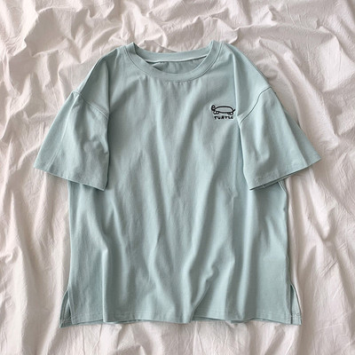 Γυναικείο μπλουζάκι με κοντά μανίκια με διάφορα κεντήματα