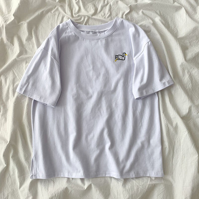 Γυναικείο μπλουζάκι με κοντά μανίκια με διάφορα κεντήματα