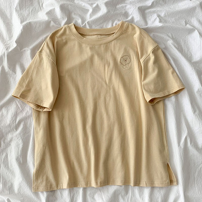 Γυναικείο μπλουζάκι με κοντά μανίκια με διάφορα κεντήματα