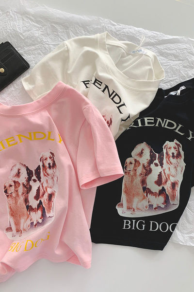 Ženska kratka majica s aplikacijom i ovalnim izrezom